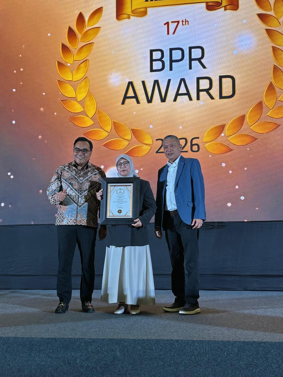 Azaz Bank Meraih Penghargaan Yearly Excellent Performance BPR 2026